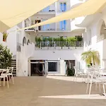 Albatros Ξενοδοχείο 4*