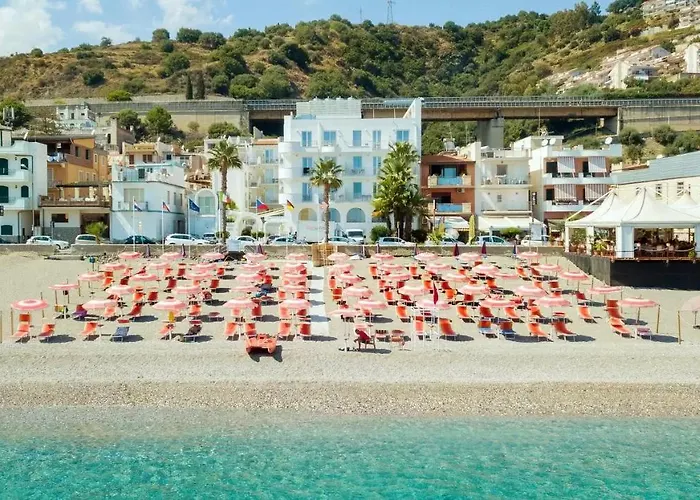 מלון Albatros 4*