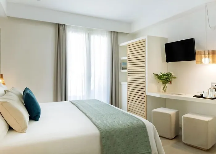 Albatros מלון לטויאני