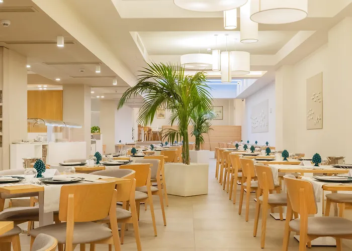 מלון Albatros 4*