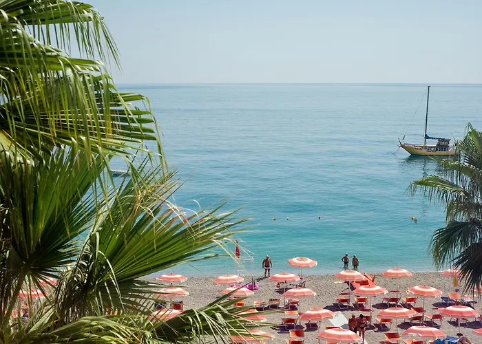 Albatros מלון לטויאני